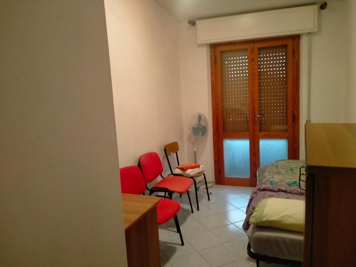 Appartamento Santa Giusta Exteriör bild