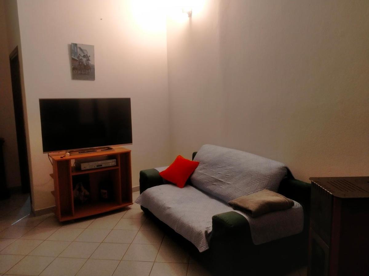 Appartamento Santa Giusta Exteriör bild