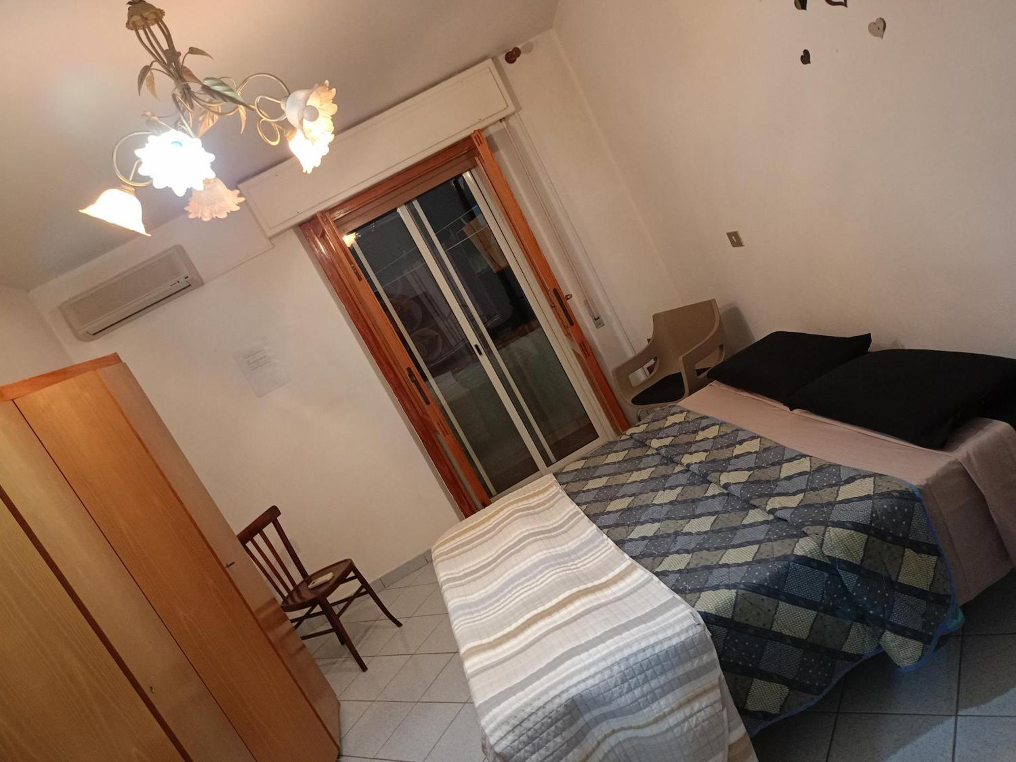 Appartamento Santa Giusta Exteriör bild