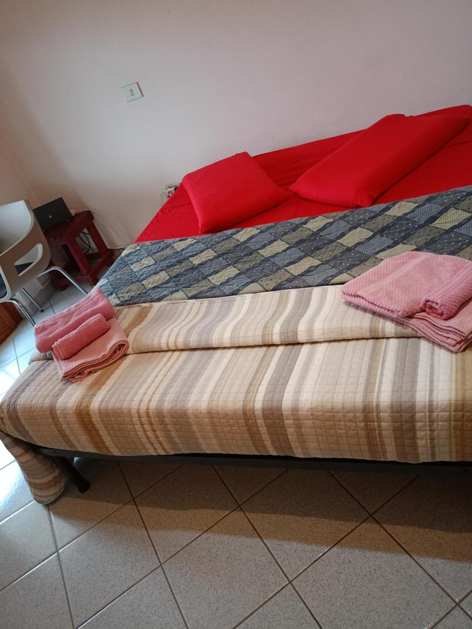 Appartamento Santa Giusta Exteriör bild