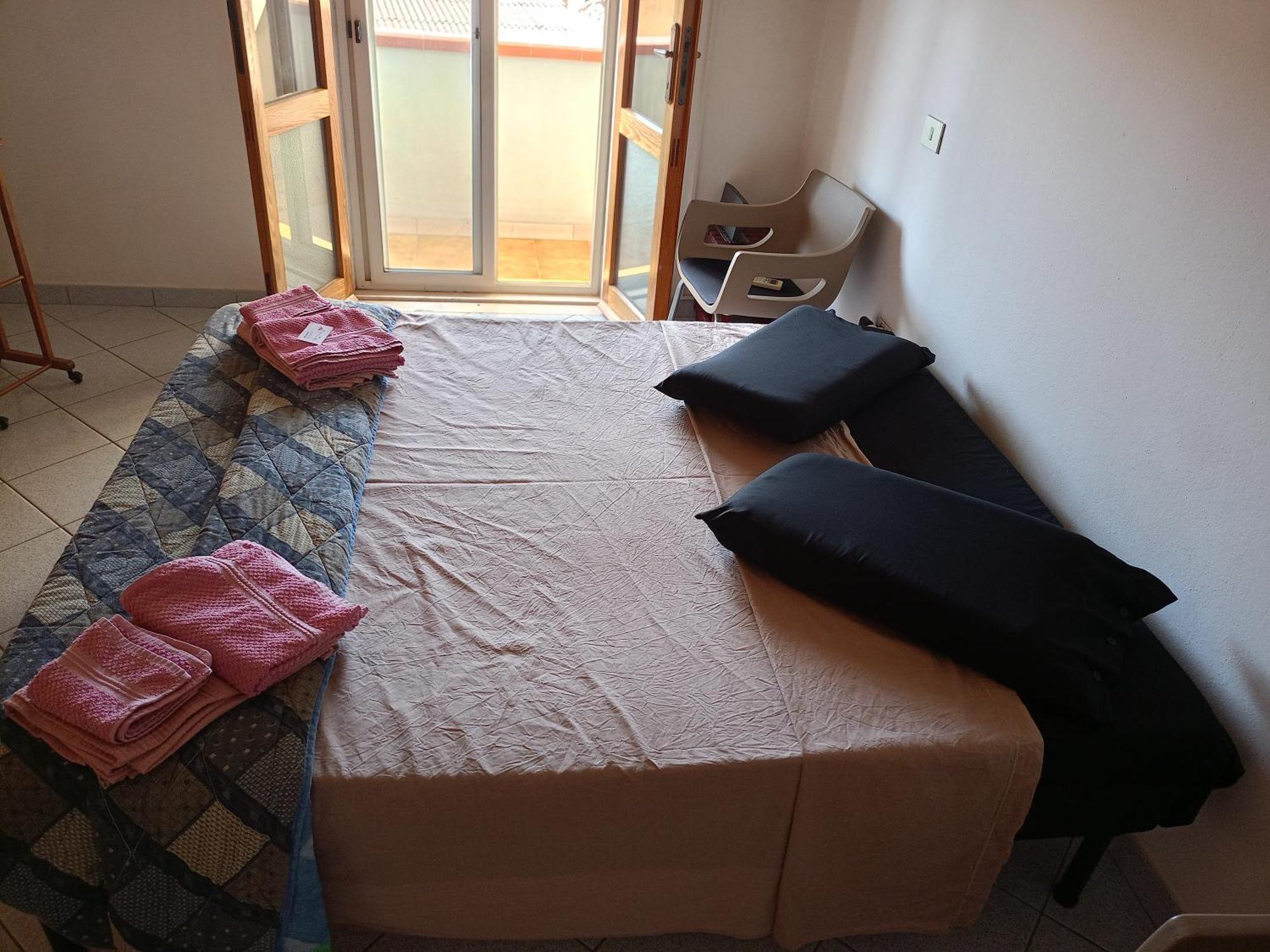 Appartamento Santa Giusta Exteriör bild