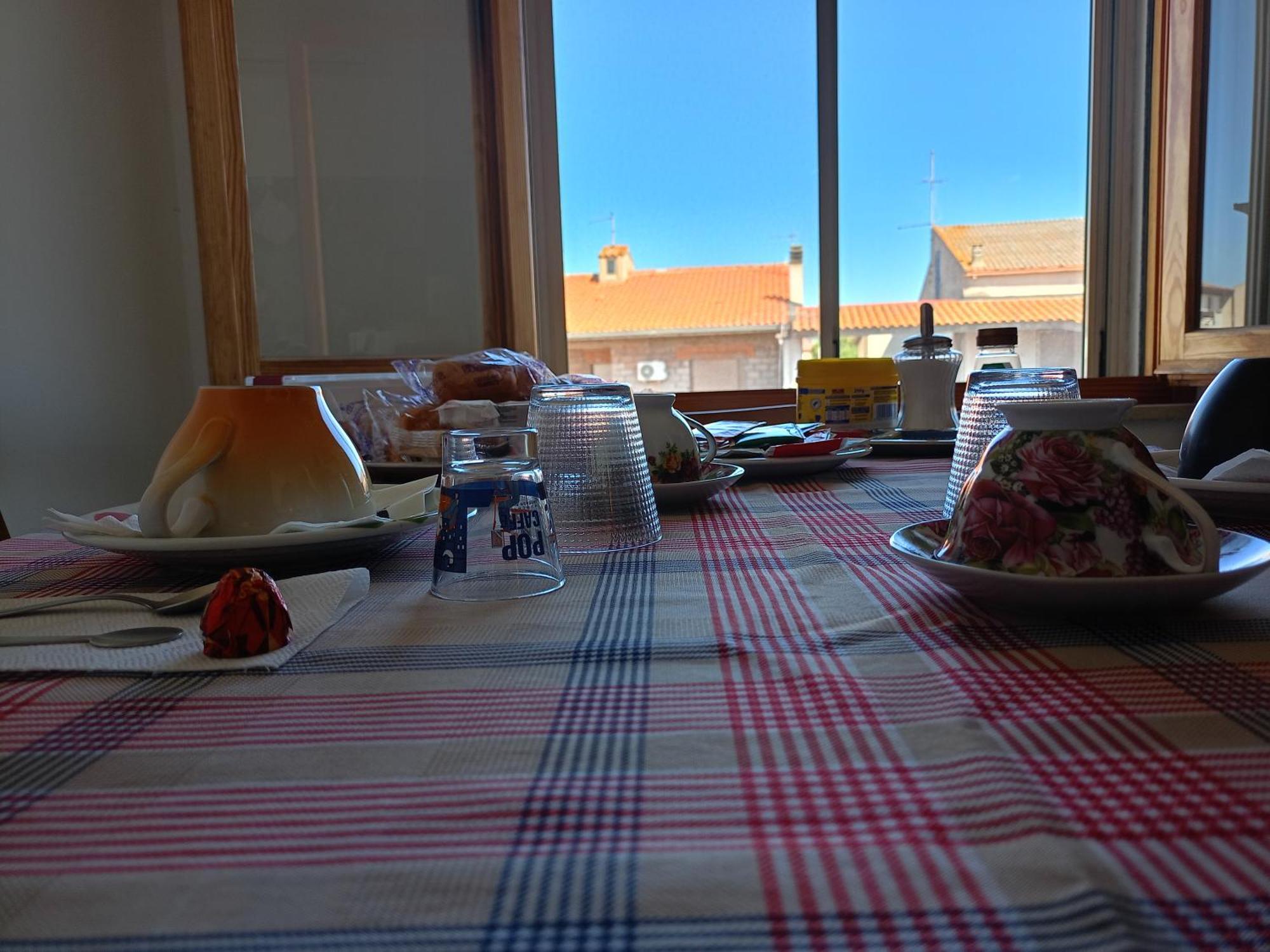 Appartamento Santa Giusta Exteriör bild