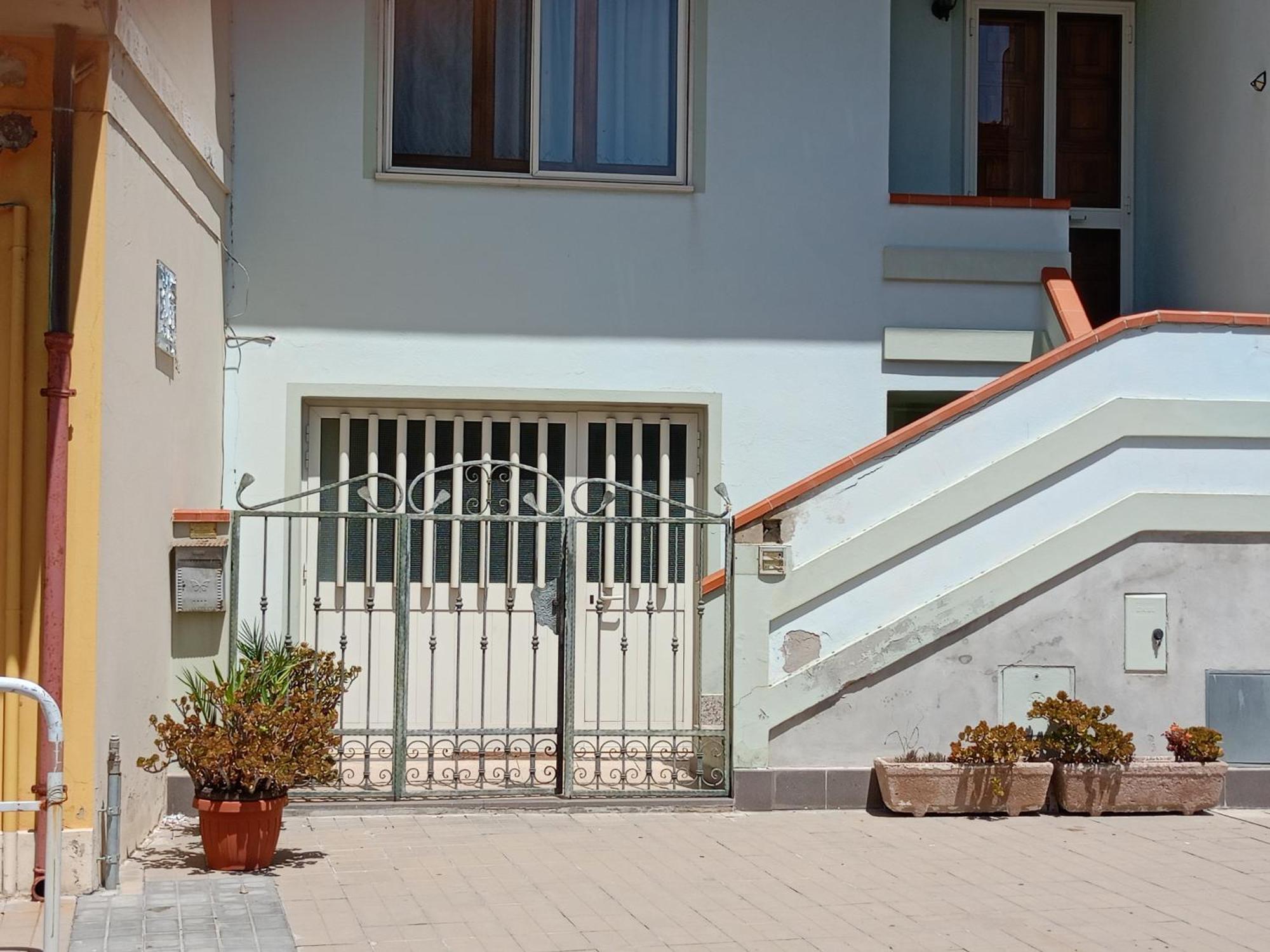 Appartamento Santa Giusta Exteriör bild