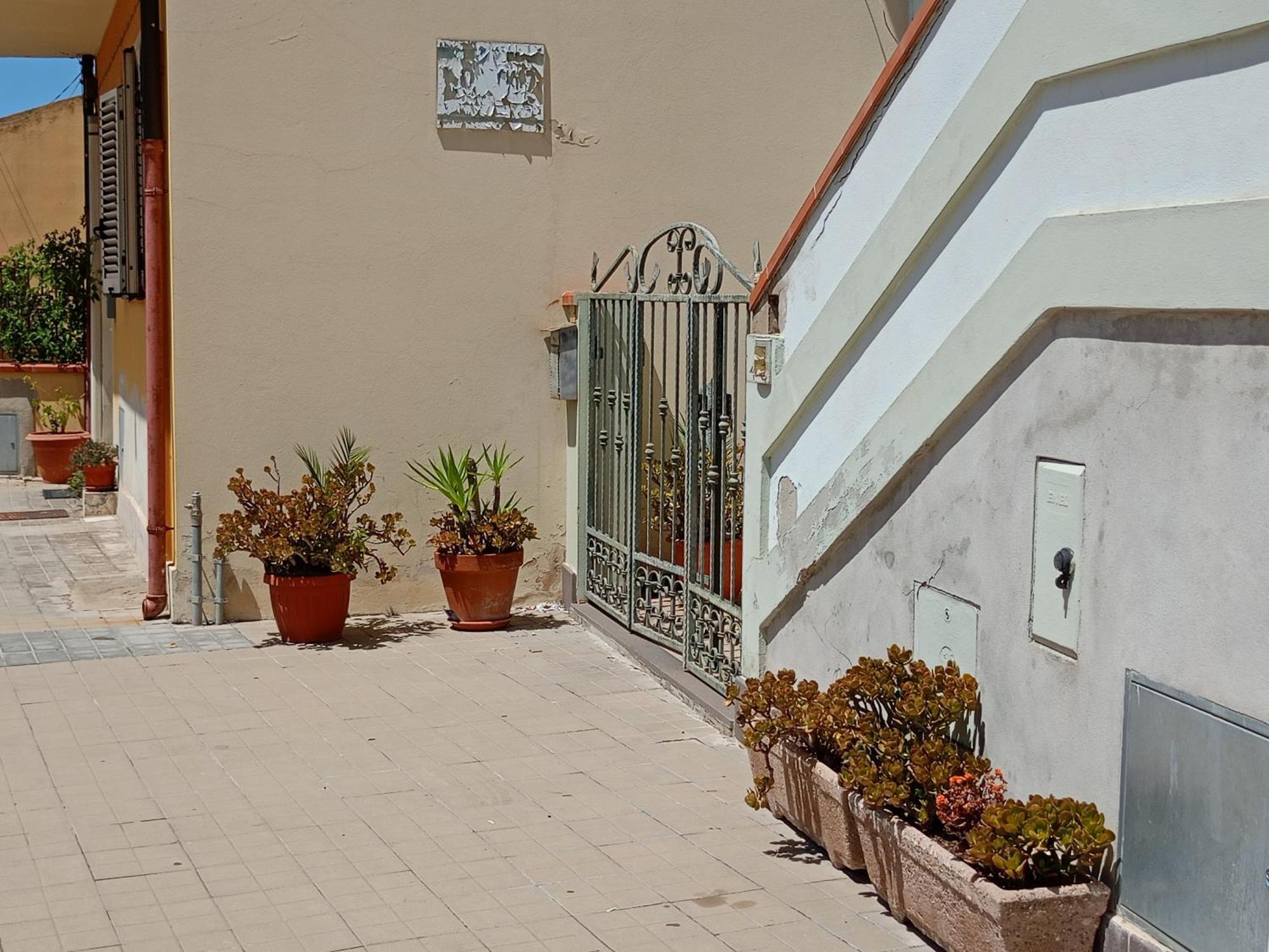 Appartamento Santa Giusta Exteriör bild