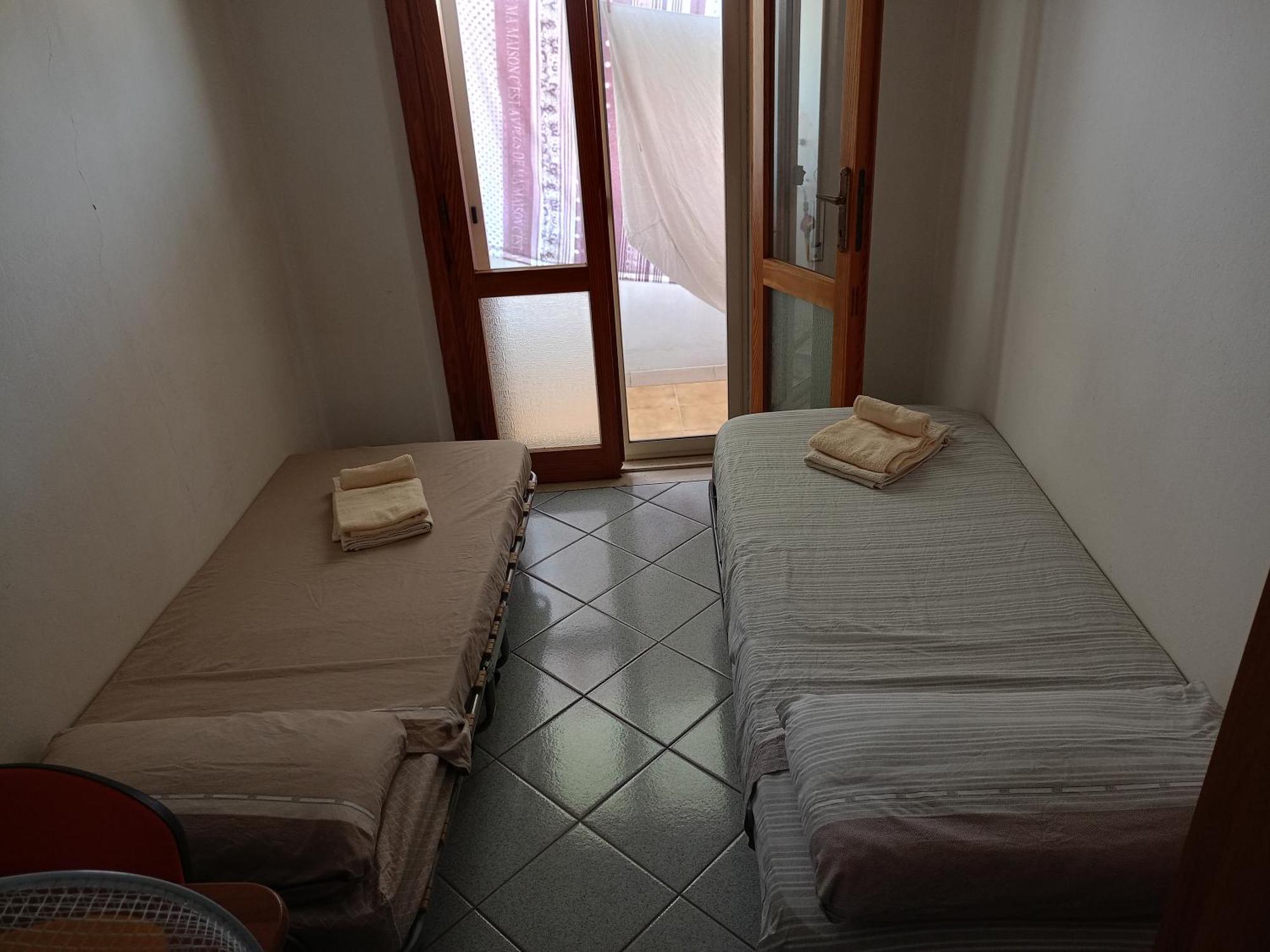 Appartamento Santa Giusta Exteriör bild