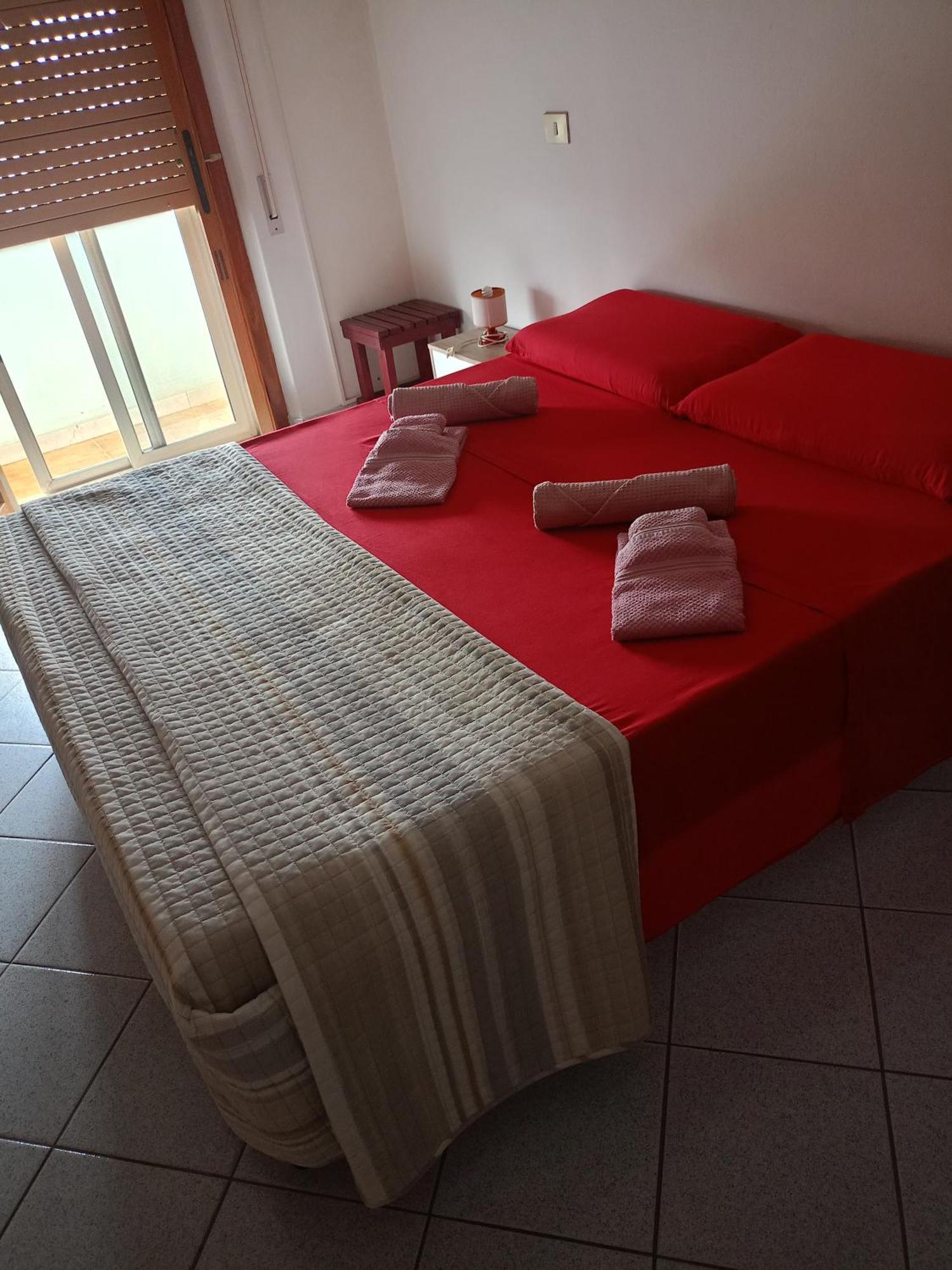 Appartamento Santa Giusta Exteriör bild